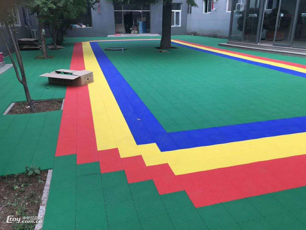 换装“顶配”！体育馆运动木地板翻新升级_劲步运动木地板翻新(图1)